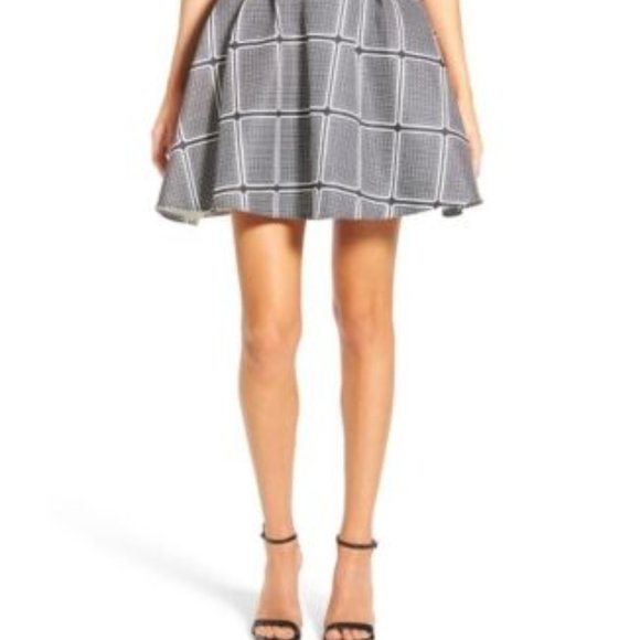 MAC DUGGAL EMBELLISHED PRINT SKATER FIT & FLARE DRESS sz 8 - Picture 6 of 7